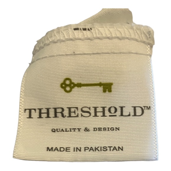 Threshold Bedding Set Of Basic Threshold King Size White Sheets And